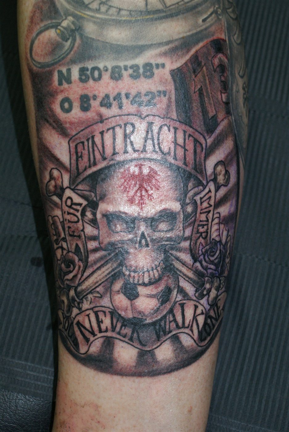 Eintracht inspiriertes Skull Tattoo