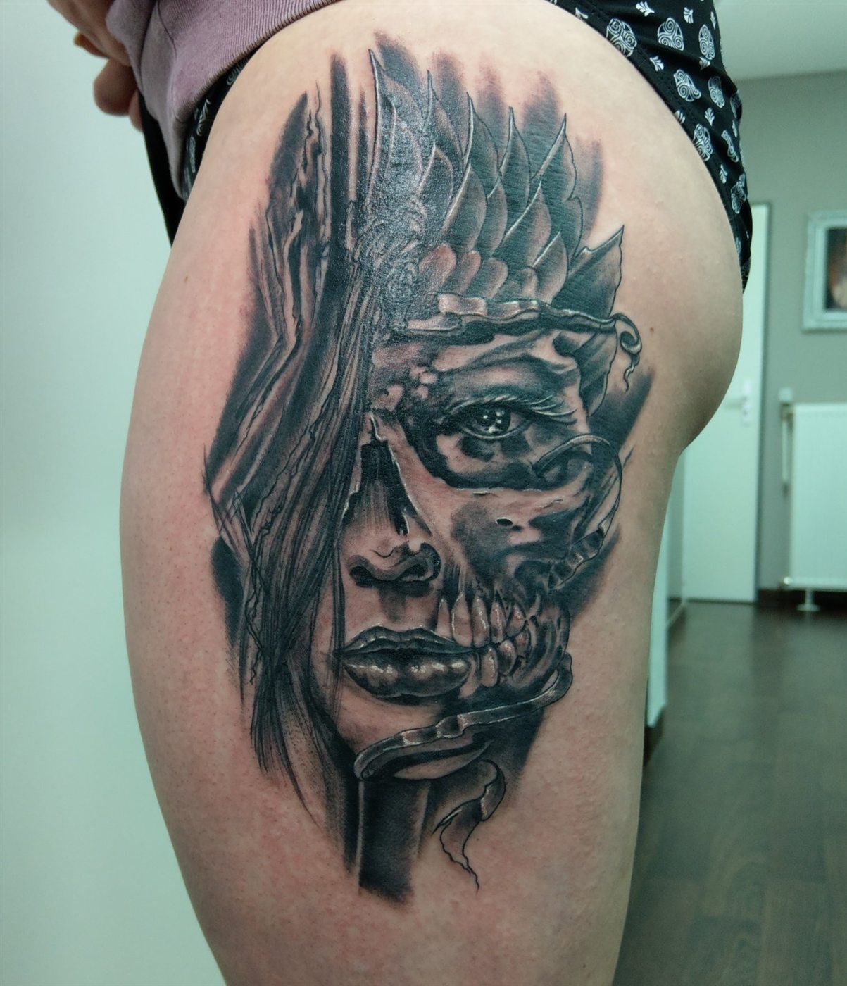 Realistisches Face Tattoo Motiv