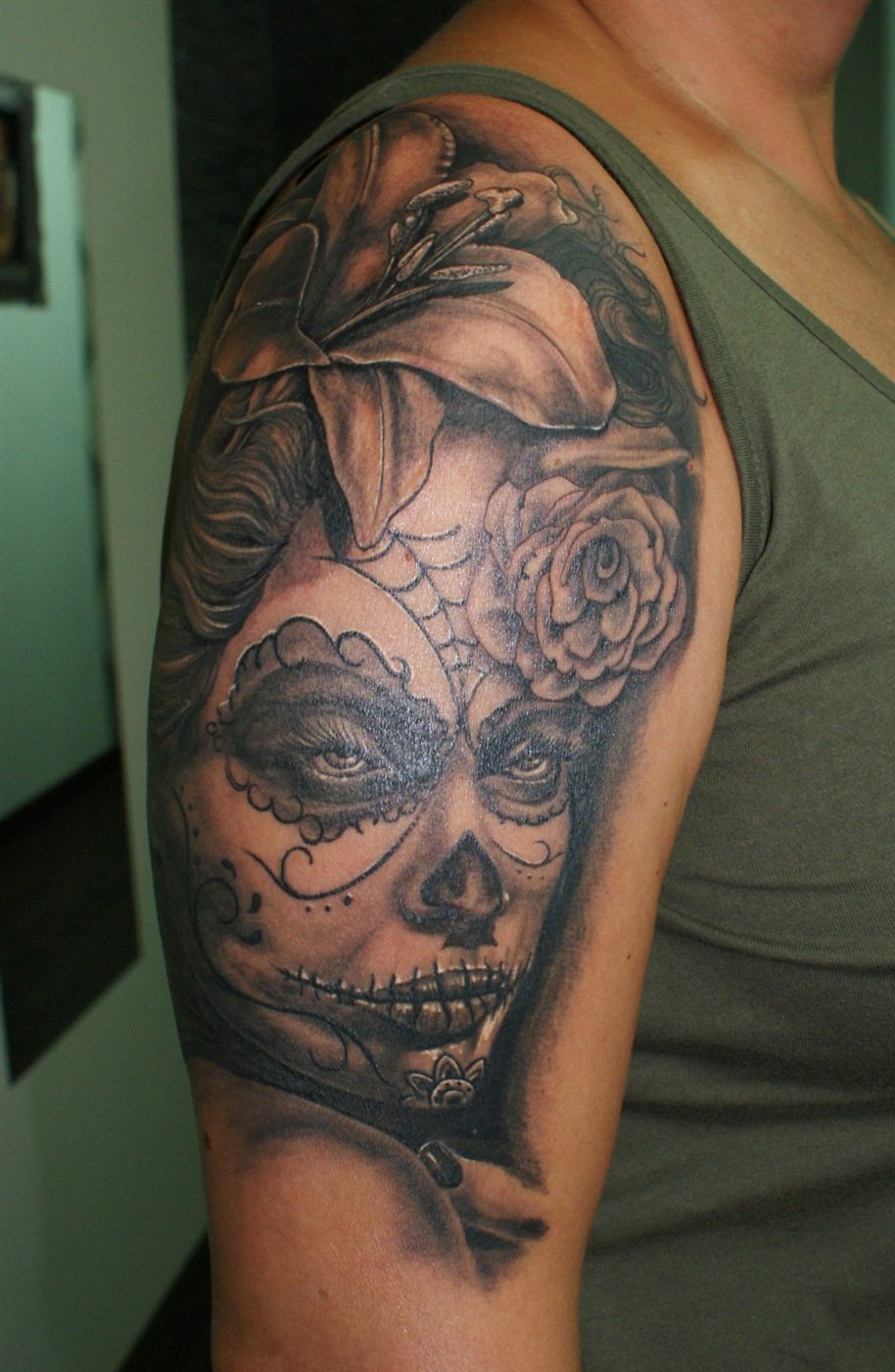 Skull Tattoo auf der Schulter