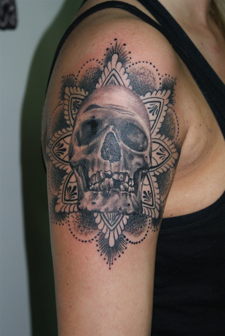 Skull Kompass Tattoo